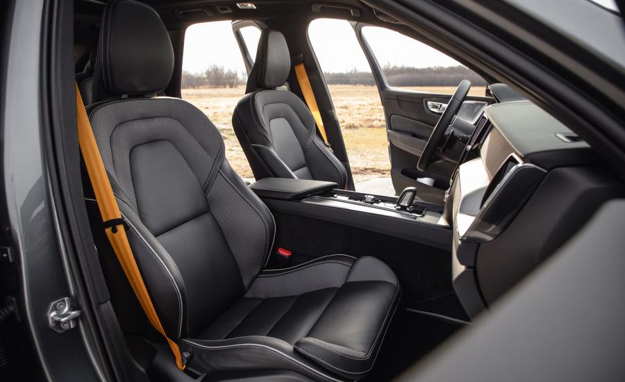 Интерьер Volvo XC60 T8 Polestar Engineered 2019 года  (NA) (фото 15 из 40)